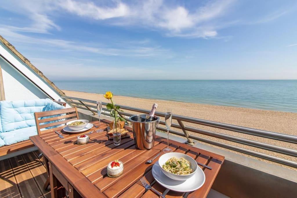 The Luxury Beach Property - Oceanbreeze Sandgate Buitenkant foto