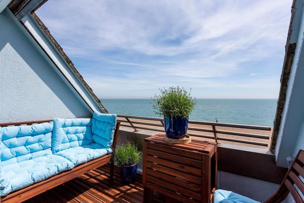 The Luxury Beach Property - Oceanbreeze Sandgate Buitenkant foto